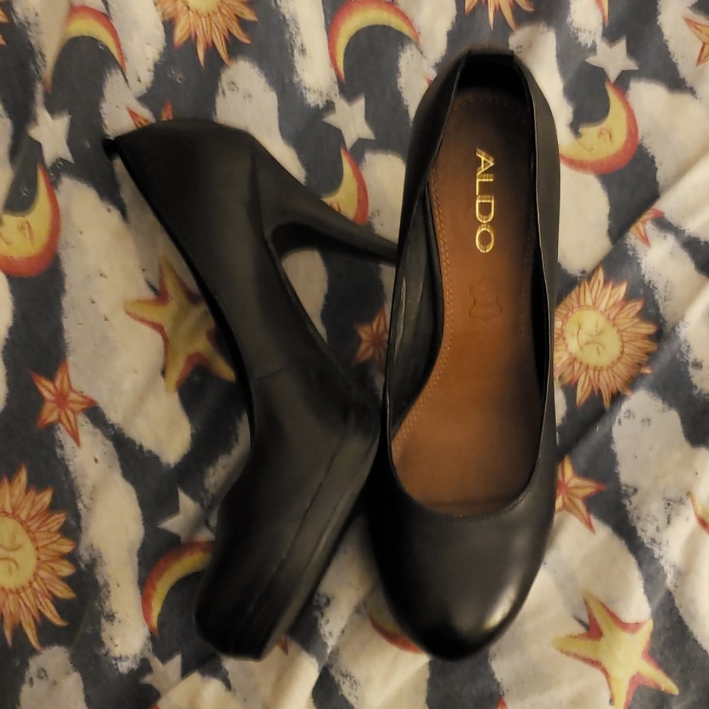 Aldo size 9 leather pumps